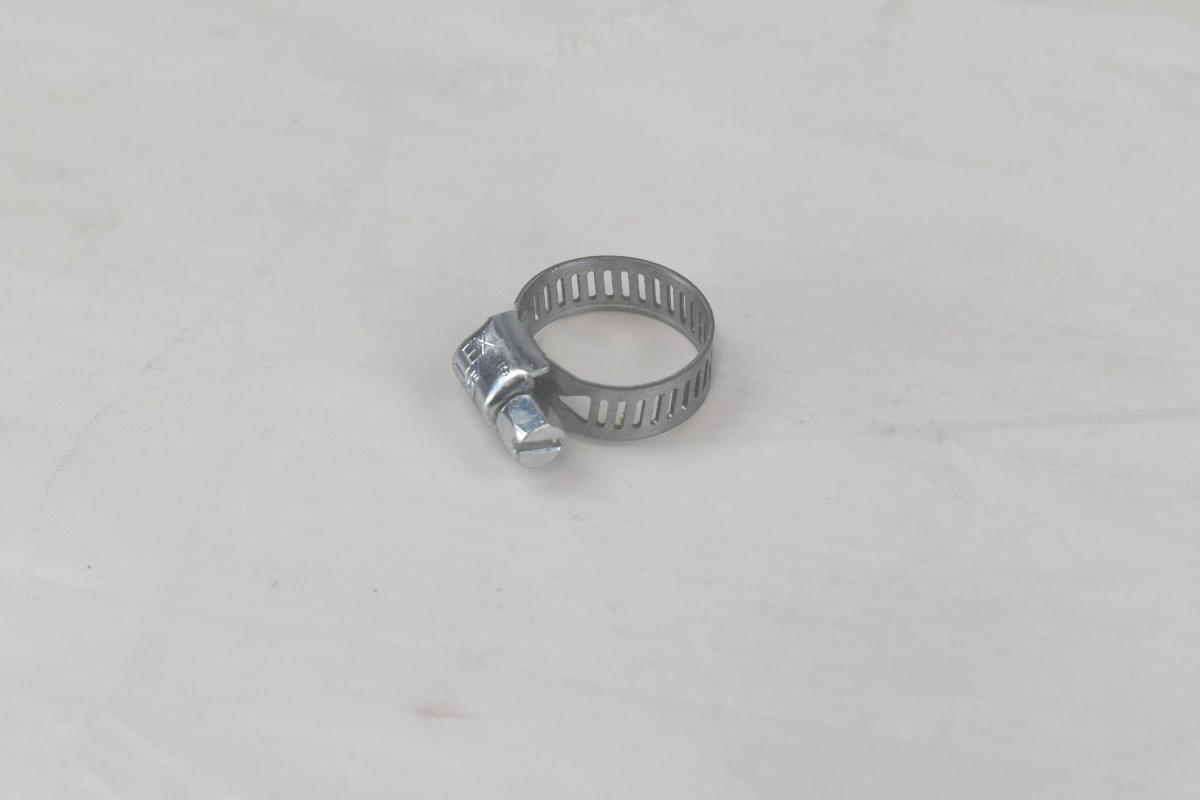 1 Collier de serrage SERFLEX largeur 8 mm Ø 18 à 28 mm.
